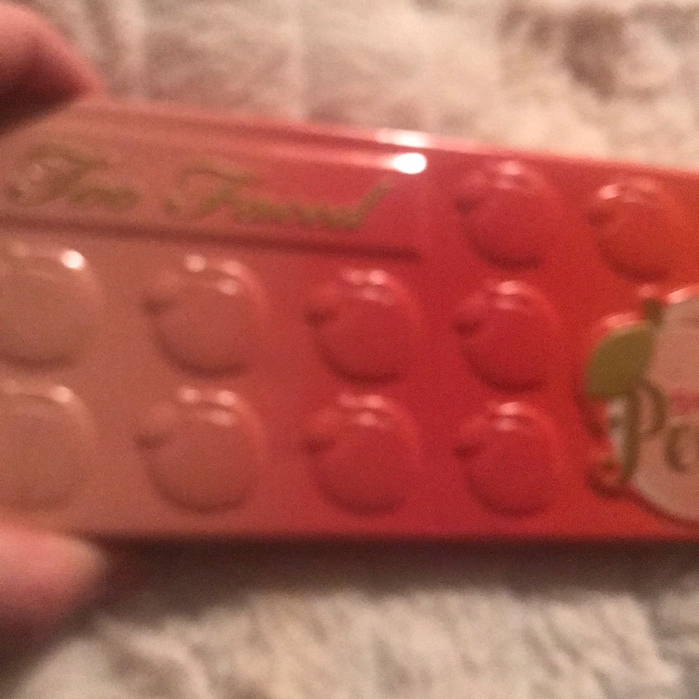 Two faced sweet peach pallete